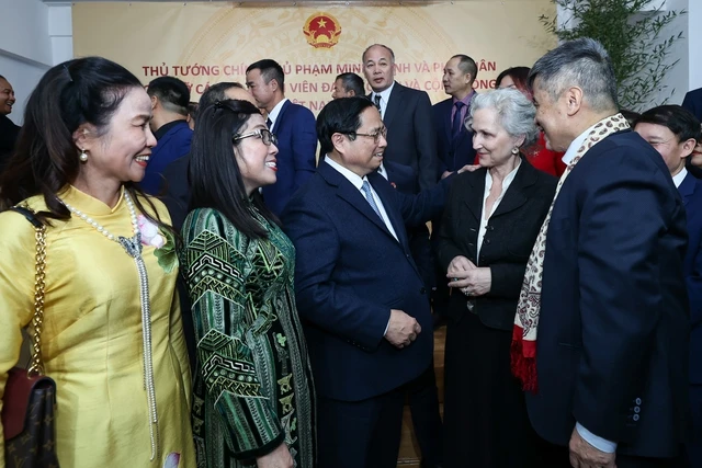 首相：海外在住ベトナム人の問題の解決は「私たち自身の家族のように」行う必要がある