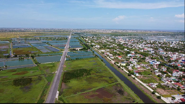 Dự &aacute;n đường bộ ven biển Nam Định khi ho&agrave;n th&agrave;nh, đưa v&agrave;o khai th&aacute;c sẽ kết nối kết nối giao th&ocirc;ng với c&aacute;c tuyến QL 37B, 21, 21B; kết nối tuyến đường trục ph&aacute;t triển của tỉnh v&agrave; TL490C. Ảnh: B&aacute;o Nam Định