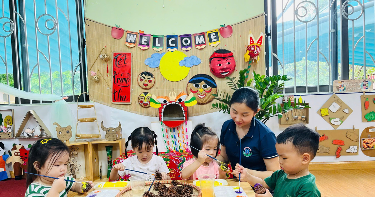 Hoy (16 de septiembre), más de 60 escuelas en Hanoi todavía no pueden estudiar en persona.