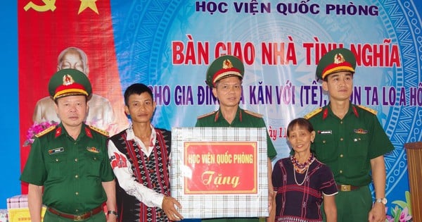 Handing over charity houses to poor families in A Luoi