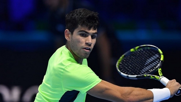 Carlos Alcaraz remporte sa première victoire, Daniil Medvedev décroche son ticket pour les demi-finales