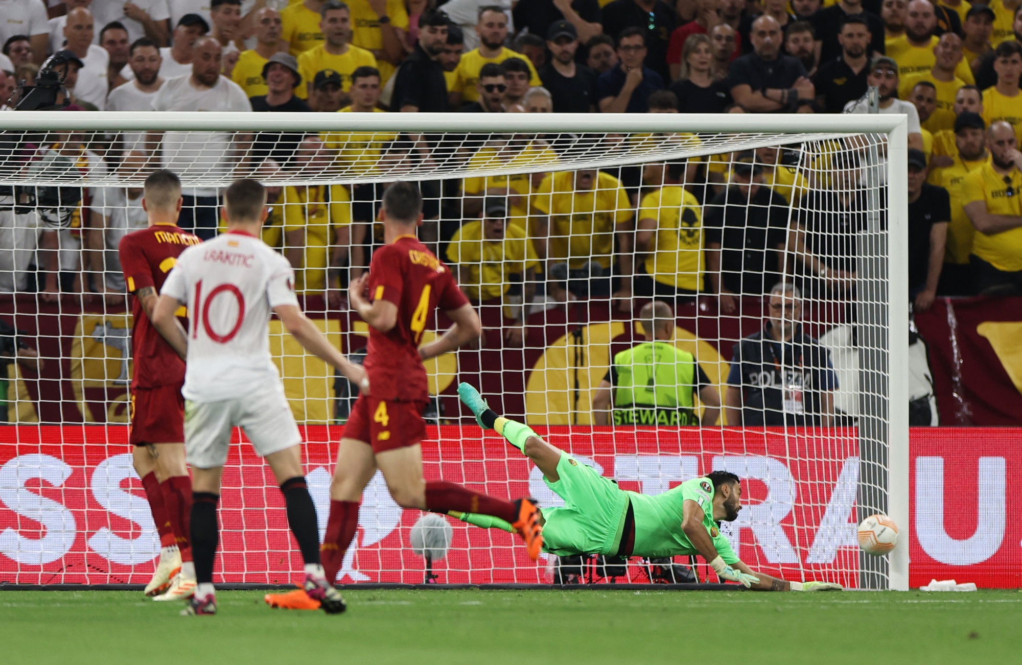 Hạ AS Roma chung kết Europa League, Sevilla chạm tay thiên đường thứ 7 - Ảnh 4.