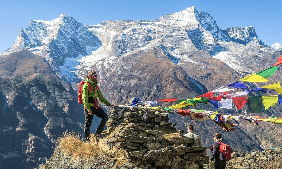 Nepal ra tay với vấn đề vệ sinh của người leo núi Everest