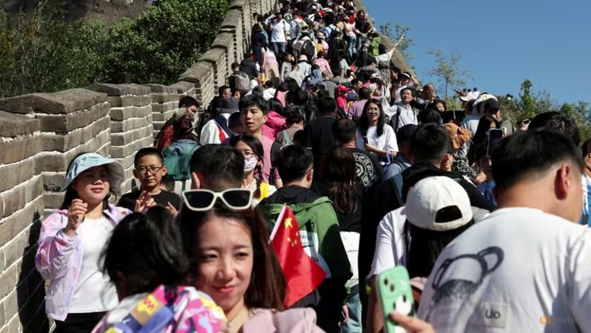 Chinesische Touristenzahlen steigen in der Goldenen Woche stark an und erreichen fast wieder das Niveau vor der Pandemie