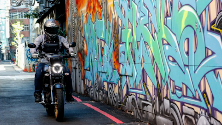 Look at the fz x 2024 with the old style and start the engine with picture 3