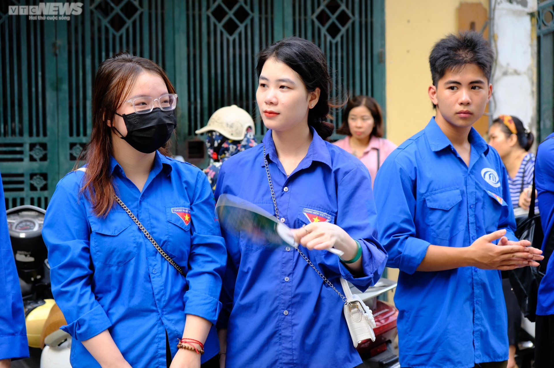 Ngắm nhan sắc những tình nguyện viên xinh đẹp trong kỳ thi vào lớp 10 Hà Nội - 9