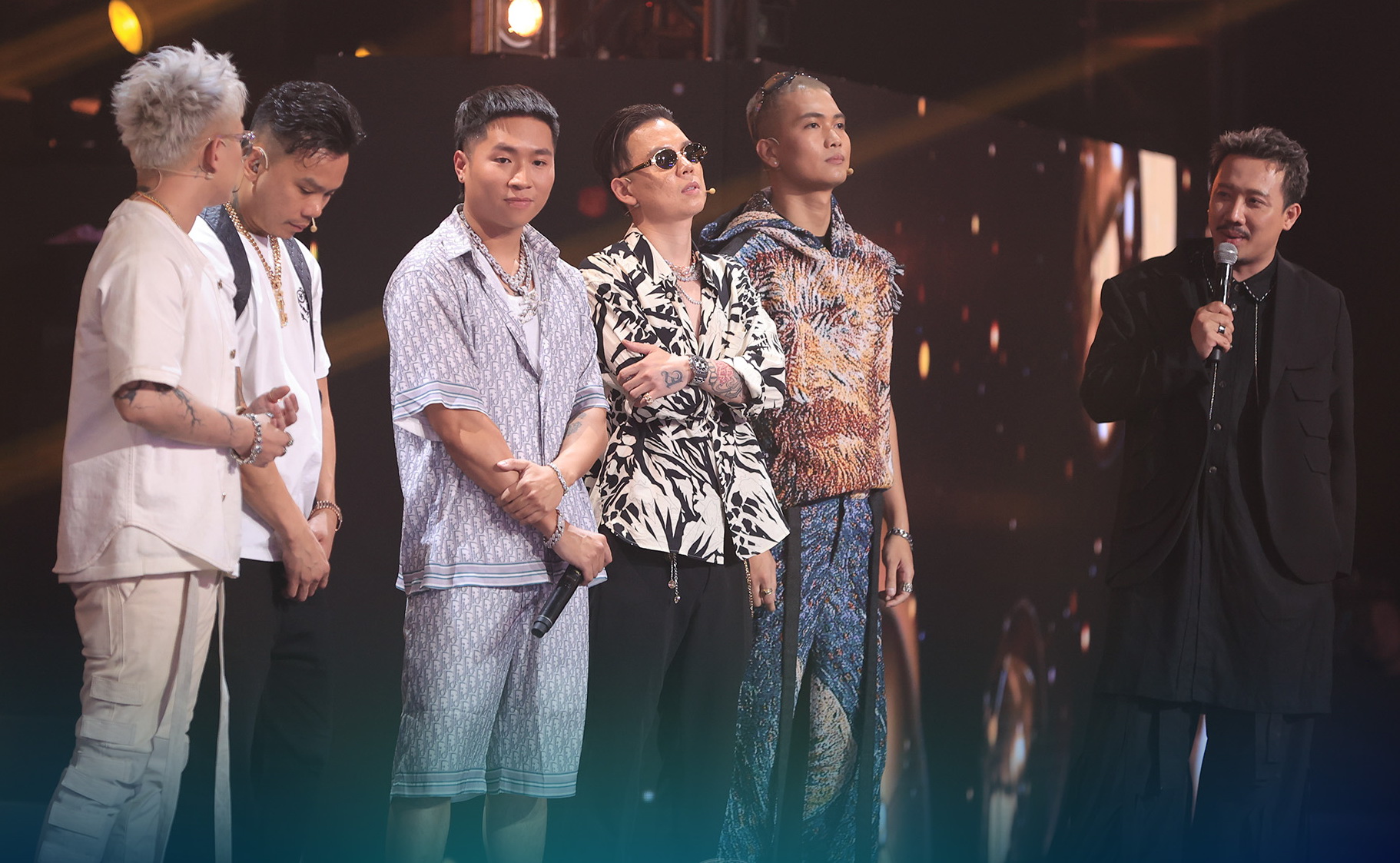 'Hoàng tử Long Biên' là ai mà chưa kịp diễn đã nhận nón vàng 'Rap Việt'? - Ảnh 3.
