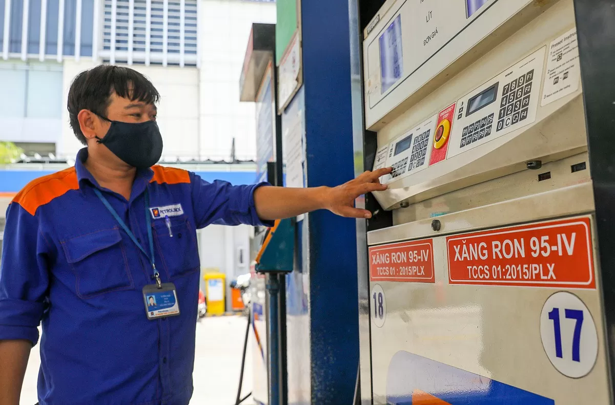 Gasoline prices today October 21, 2024: China's demand for electric vehicles pushes oil prices to drop dramatically