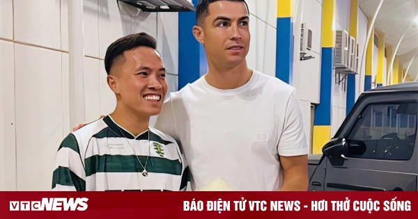 Ronaldo received a special gift from Vietnamese fans