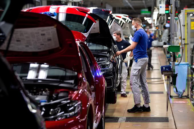 Ligne de production Volkswagen à Wolfsburg, en Allemagne, le 27 avril 2020. Photo : Reuters