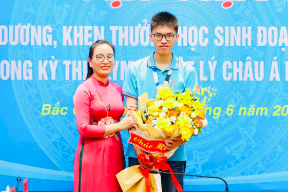 El doble de un estudiante de Bac Giang gana la medalla de oro en la Olimpiada Mundial de Física