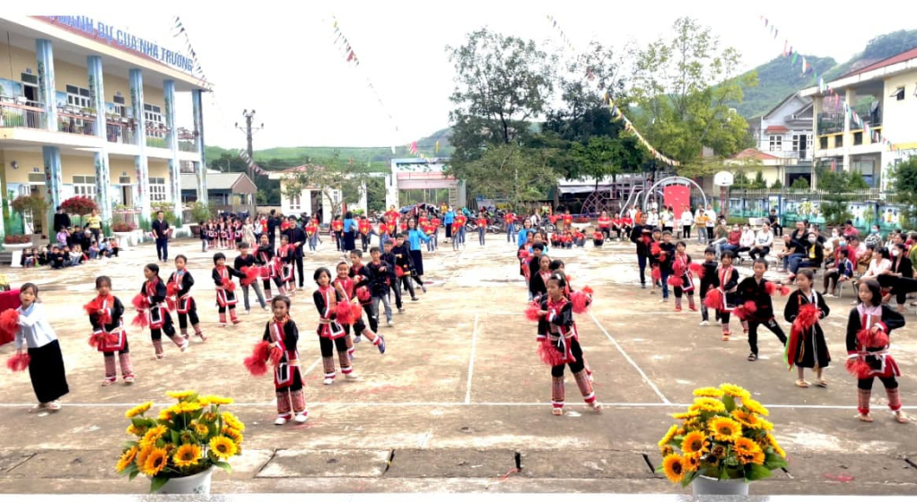 Extracurricular activities of students at Quang Lam Primary School. Photo: Hoai Minh