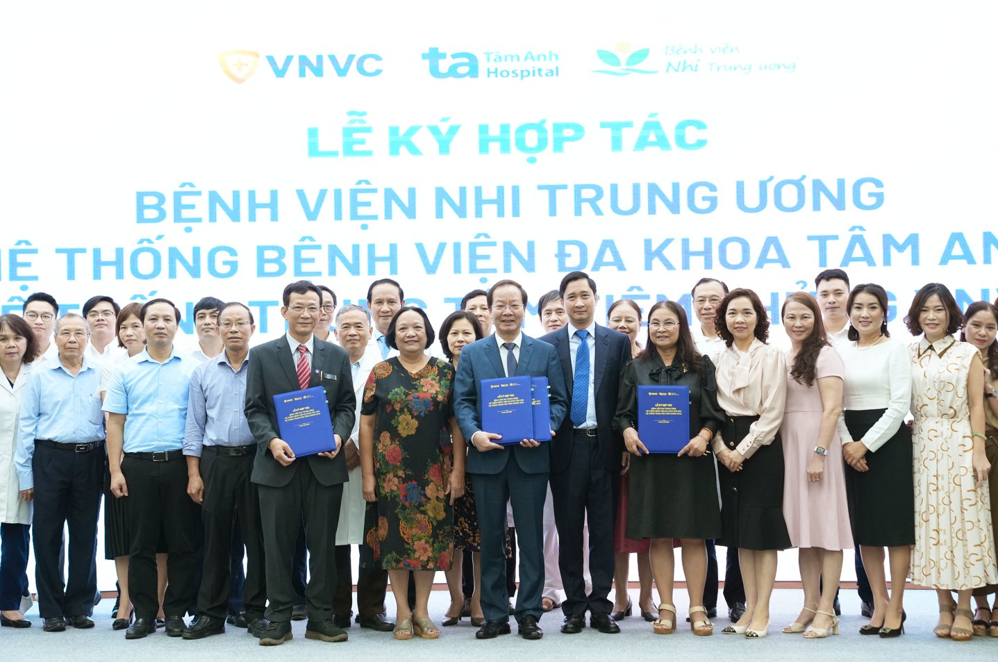 L'hôpital central pour enfants coopère stratégiquement avec le système hospitalier général de Tam Binh, le système général de vaccination VNVC, image 1