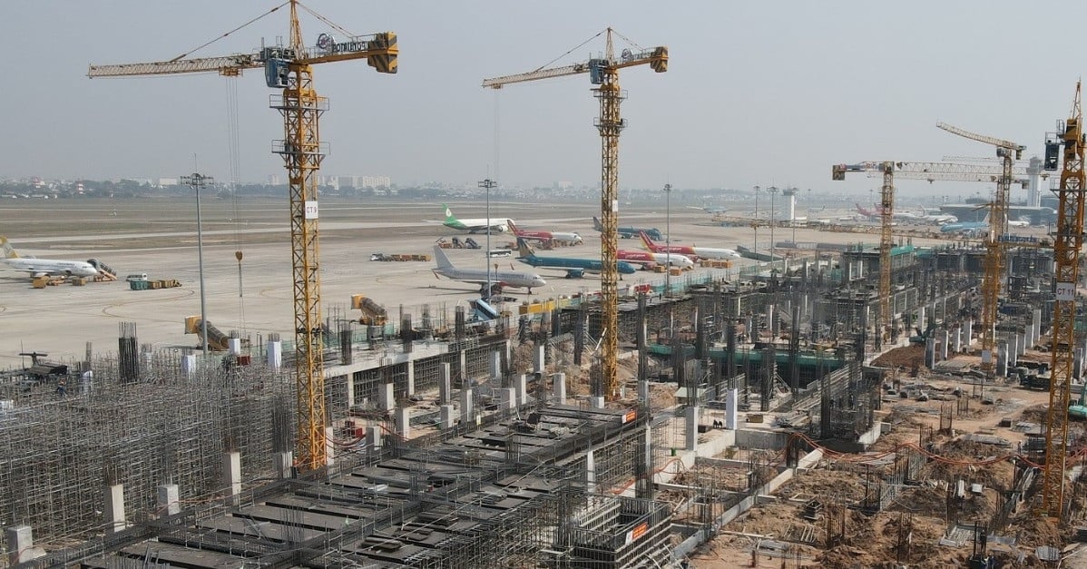 Panoramic view of Tan Son Nhat airport's T3 terminal construction site after 1 year of construction