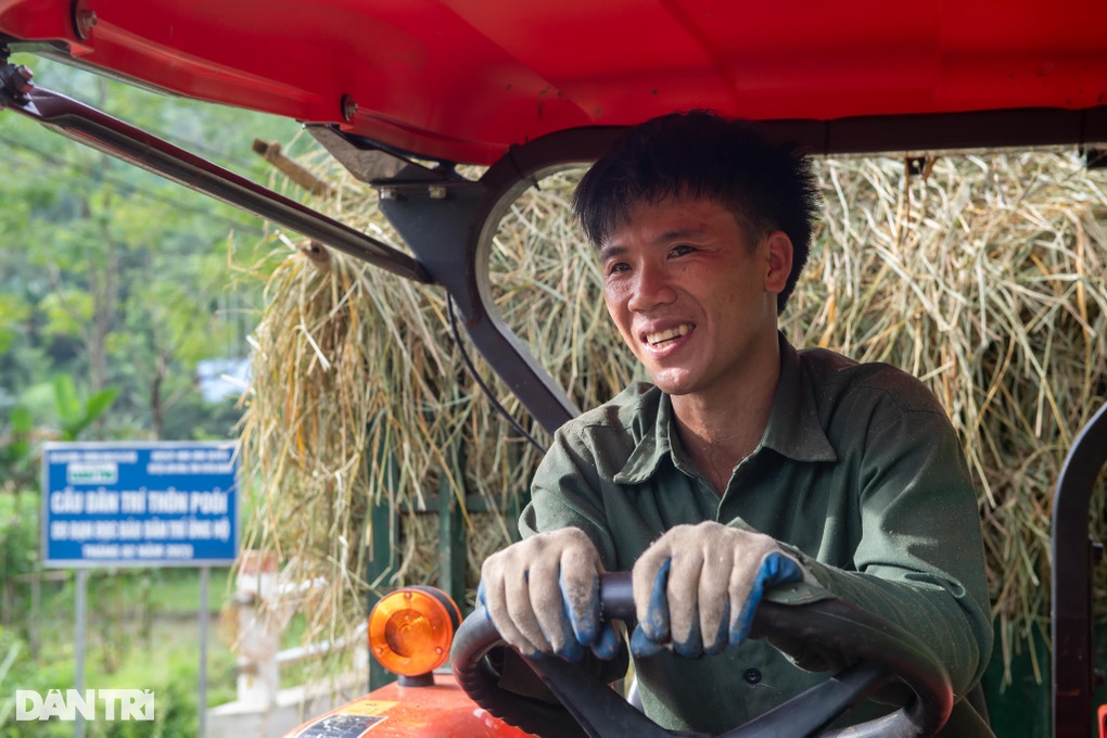 Những chiếc xe chở lúa băng băng qua cây cầu Dân trí ở nơi thôn nghèo - 4
