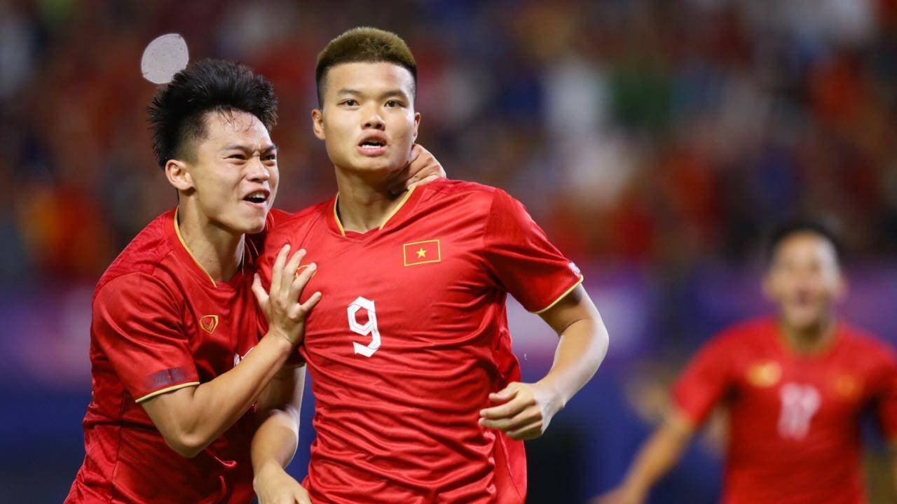 live men's football bronze medal match sea games 32: u22 vietnam vs u22 myanmar