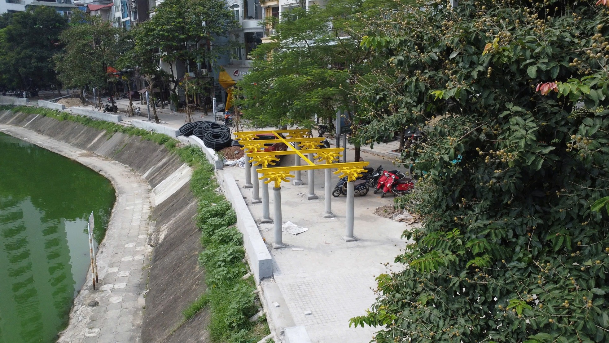 Close-up of the walking street around Ngoc Khanh Lake about to come into operation photo 16