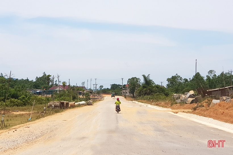 2 hộ không chấp thuận giải phóng mặt bằng, tuyến đường gần 7km đang “đứt đoạn”