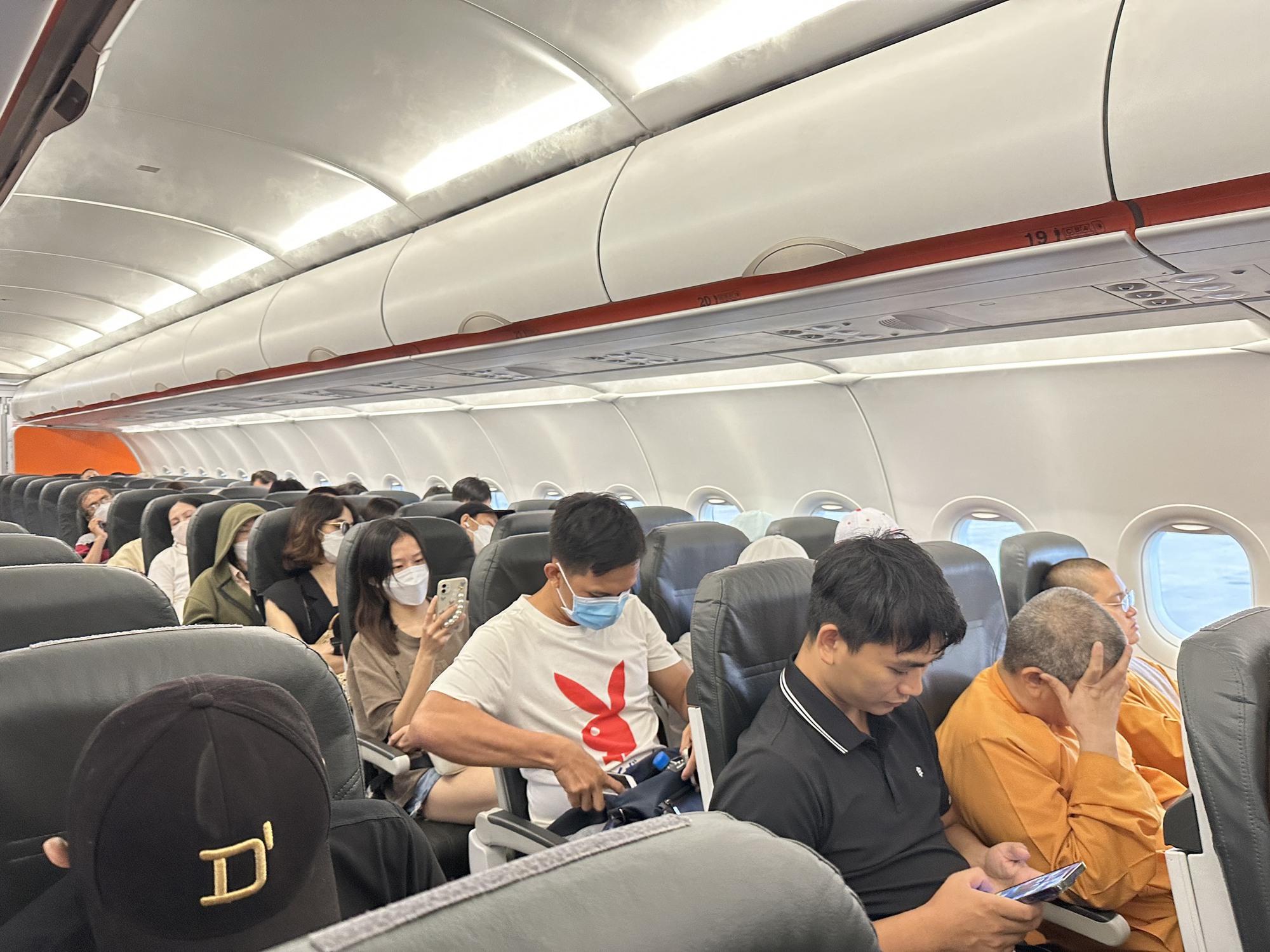 Sài Gòn đón mùa mưa, hàng không vào 'mùa' delay? - Ảnh 1.
