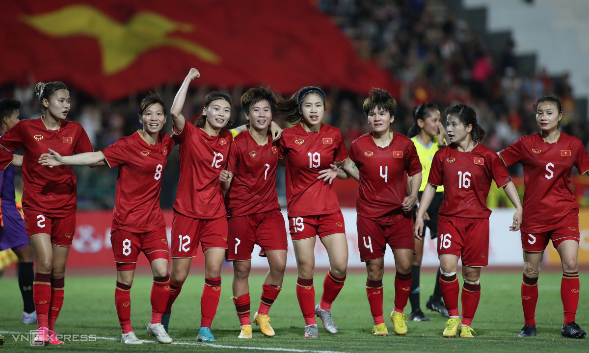 Homenaje a la selección femenina de fútbol de Vietnam