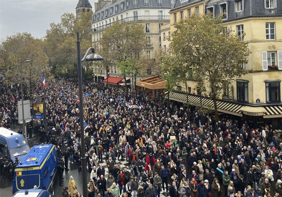 Hơn 180.000 người trên khắp nước Pháp, trong đó có 100.000 người ở Paris, đã biểu tình ôn hoà chống chủ nghĩa bài Do Thái. Ảnh : Pittsburgh Post-Gazette