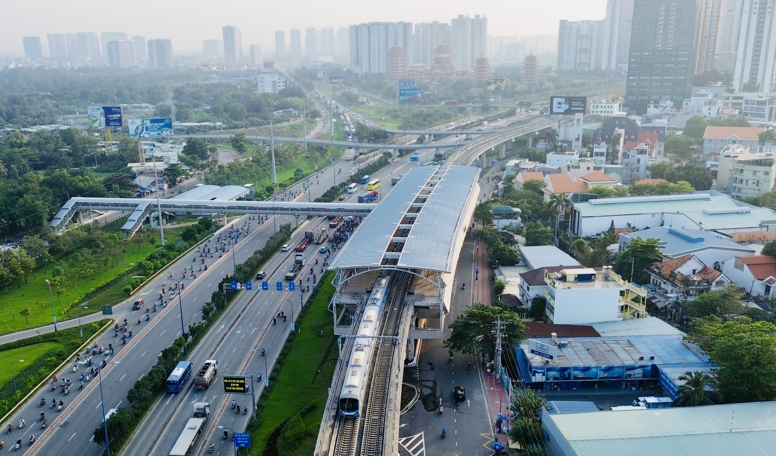 TP.HCM mưa quá lớn, tuyến metro số 1 phải tạm dừng- Ảnh 3.