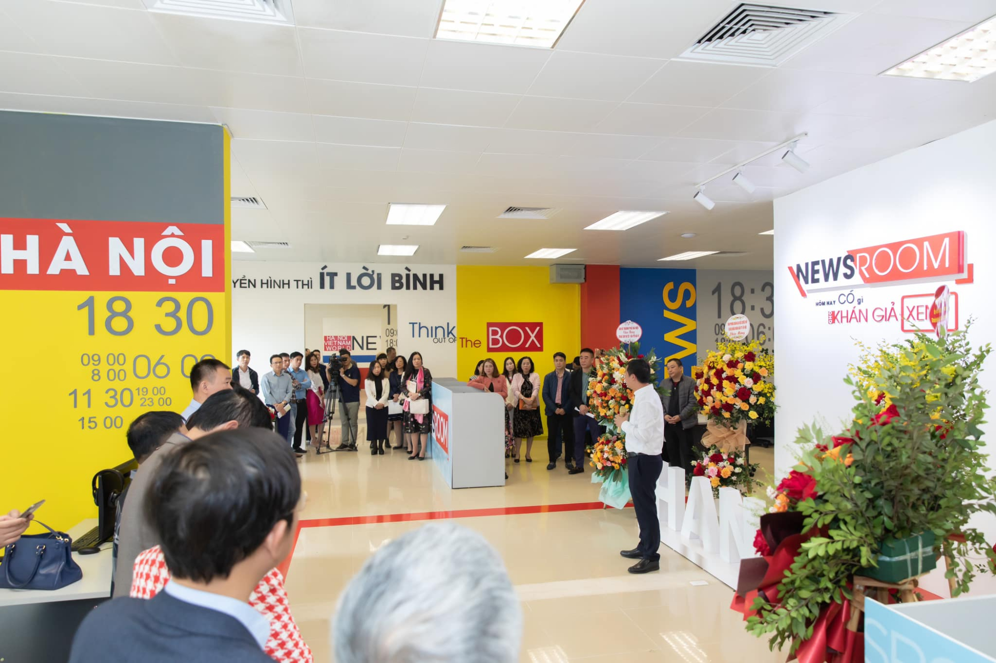 Hanoi Radio and Television Station deploys photo-conferencing editorial model 1