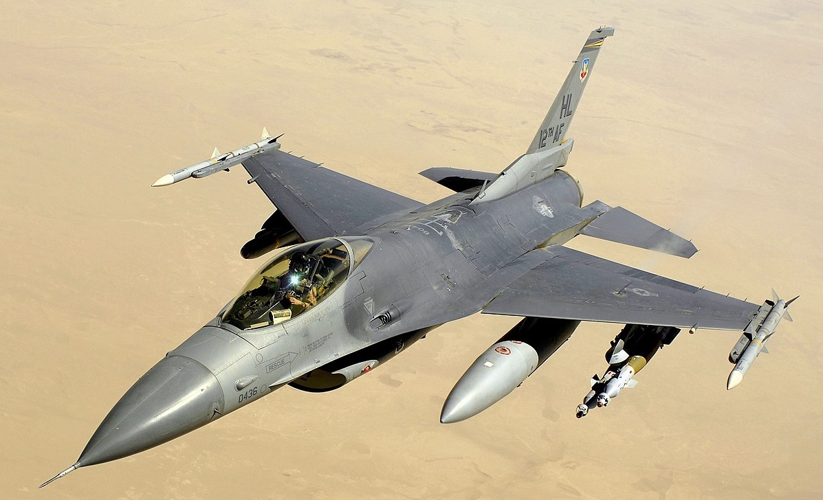 Netherlands considers sending F-16 fighter jets to Ukraine Germany buys new tanker picture 1