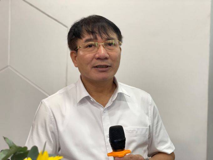 GS.TS Trần Đình Hòa, Chủ nhiệm Chương trình KC08 chia sẻ định hướng nghiên cứu, sáng 27/10. Ảnh: Hà An