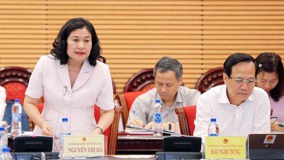 Deputy Minister of Labor, Invalids and Social Affairs Nguyen Thi Ha reported at the meeting