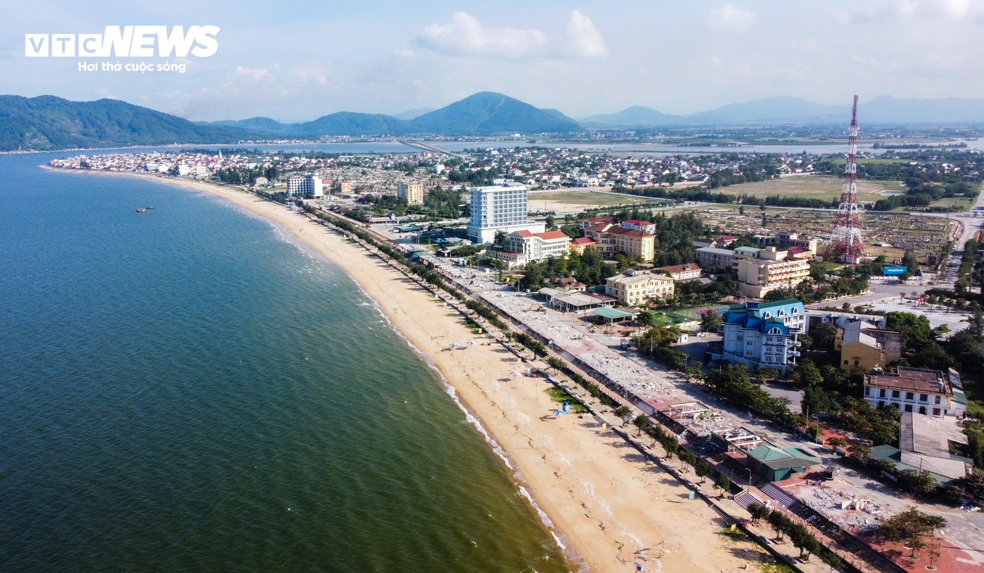 Abriss von fast 50 Kiosken, die den schönsten Strand in Ha Tinh blockieren - 1