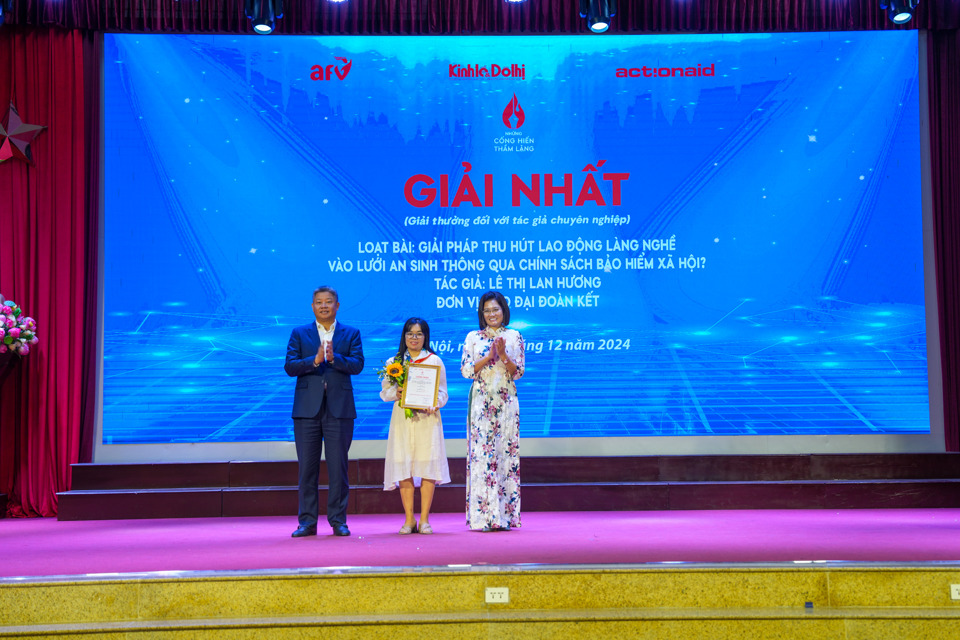 Ceremonia de clausura y entrega de premios del Concurso de Escritura Lang Vang Phien 2024, foto 2