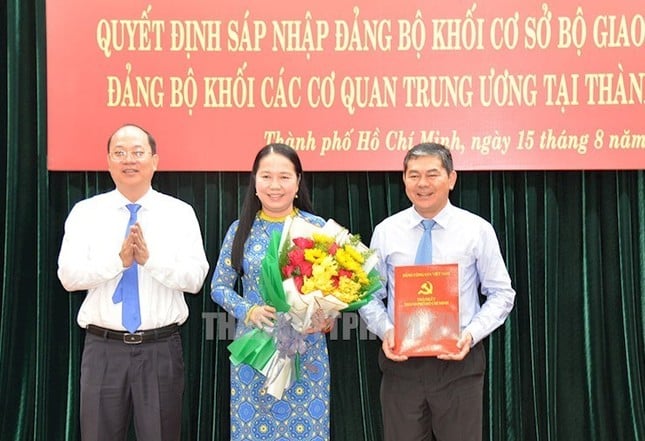 Standing Committee of Ho Chi Minh City Party Committee mobilizes and appoints personnel photo 1