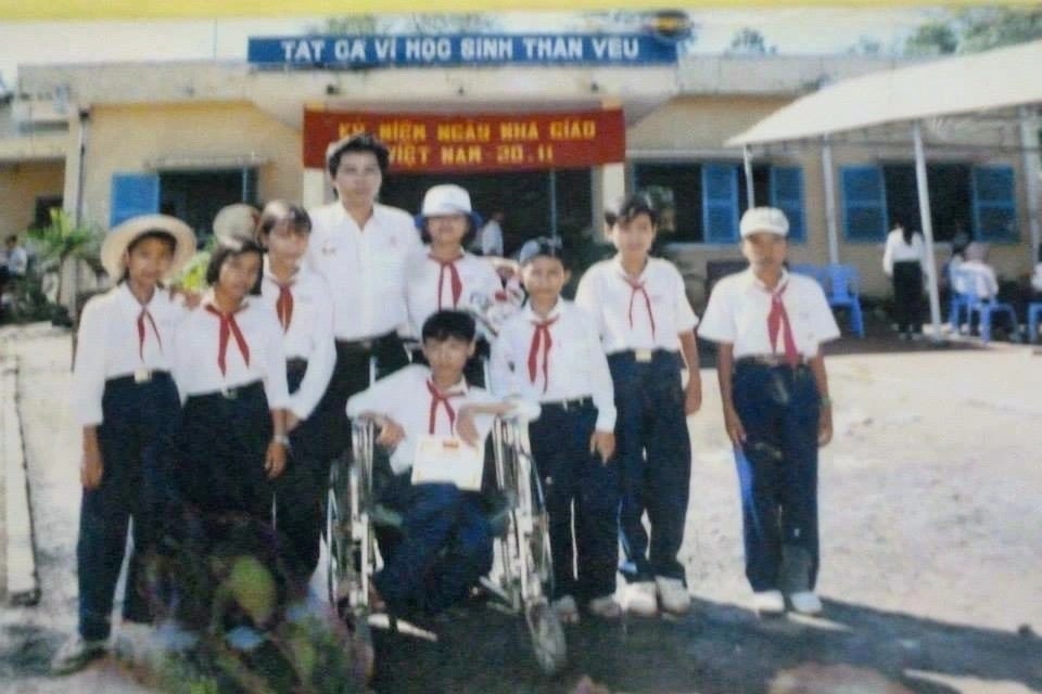 Ngồi xe lăn, chàng trai 8X vẫn kiếm trăm triệu/tháng, điều hành cả công ty - 3