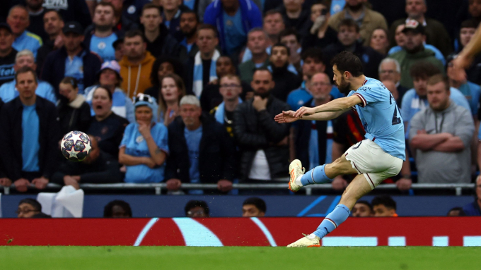 Silva mở tỷ số trận Man City 4-0 Real tối 17/5. Ảnh: Reuters