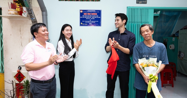 Le PDG Pham Kim Dung et le roi Tuan Ngoc remettent des maisons de charité