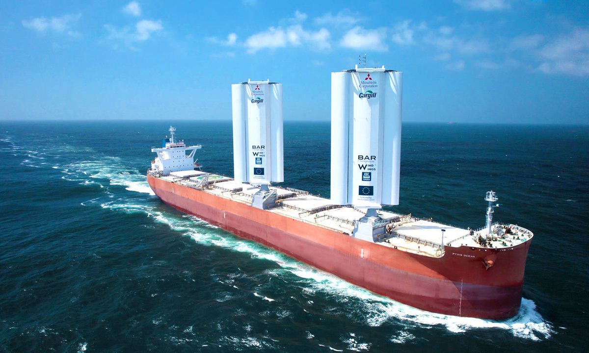 Ship equipped with rigid wind sails on trial run