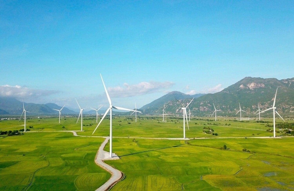 Cánh đồng điện gió - Ninh Thuận - điểm “check in” ưa thích của giới trẻ. 