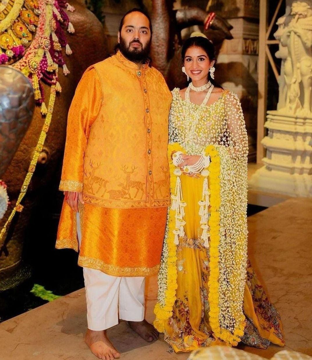 Guests wear gold and diamonds to attend the wedding of the son of an Indian billionaire, photo 2