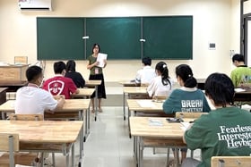 Preguntas de examen y respuestas sugeridas para el examen de matemáticas de grado 10 de la escuela secundaria especializada Hung Vuong