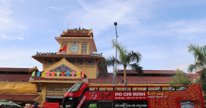 Open-roof double-decker bus route Saigon - Cho Lon officially operates