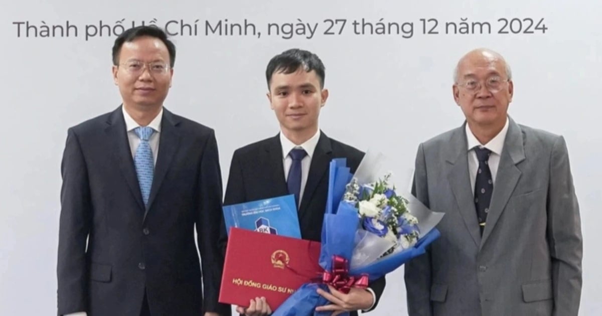 El alumno destacado se convierte en el profesor asociado más joven de la Universidad Tecnológica de Ciudad Ho Chi Minh