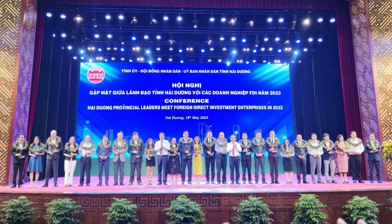Hải Dương vinh danh 24 doanh nghiệp FDI có kết quả kinh doanh tốt, đóng góp lớn cho sự phát triển kinh tế, an sinh xã hội của tỉnh. (Nguồn: Báo Đầu tư)