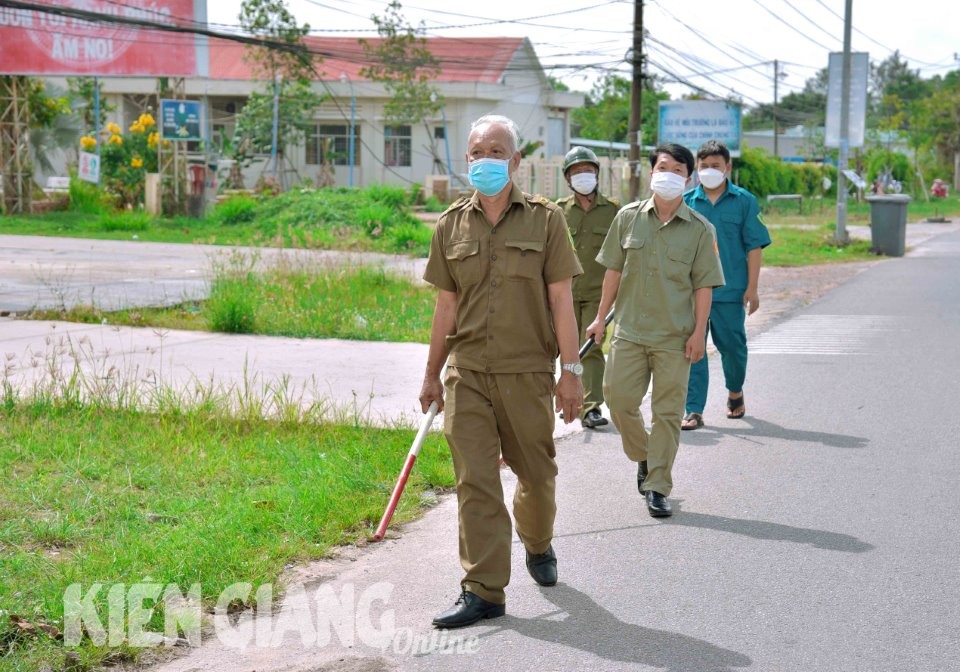 Đội dân phòng tham gia phòng, chống tội phạm ấp Cửa Lấp, xã Dương Tơ, TP. Phú Quốc (Kiên Giang) tuần tra đảm bảo an ninh, trật tự trên địa bàn.