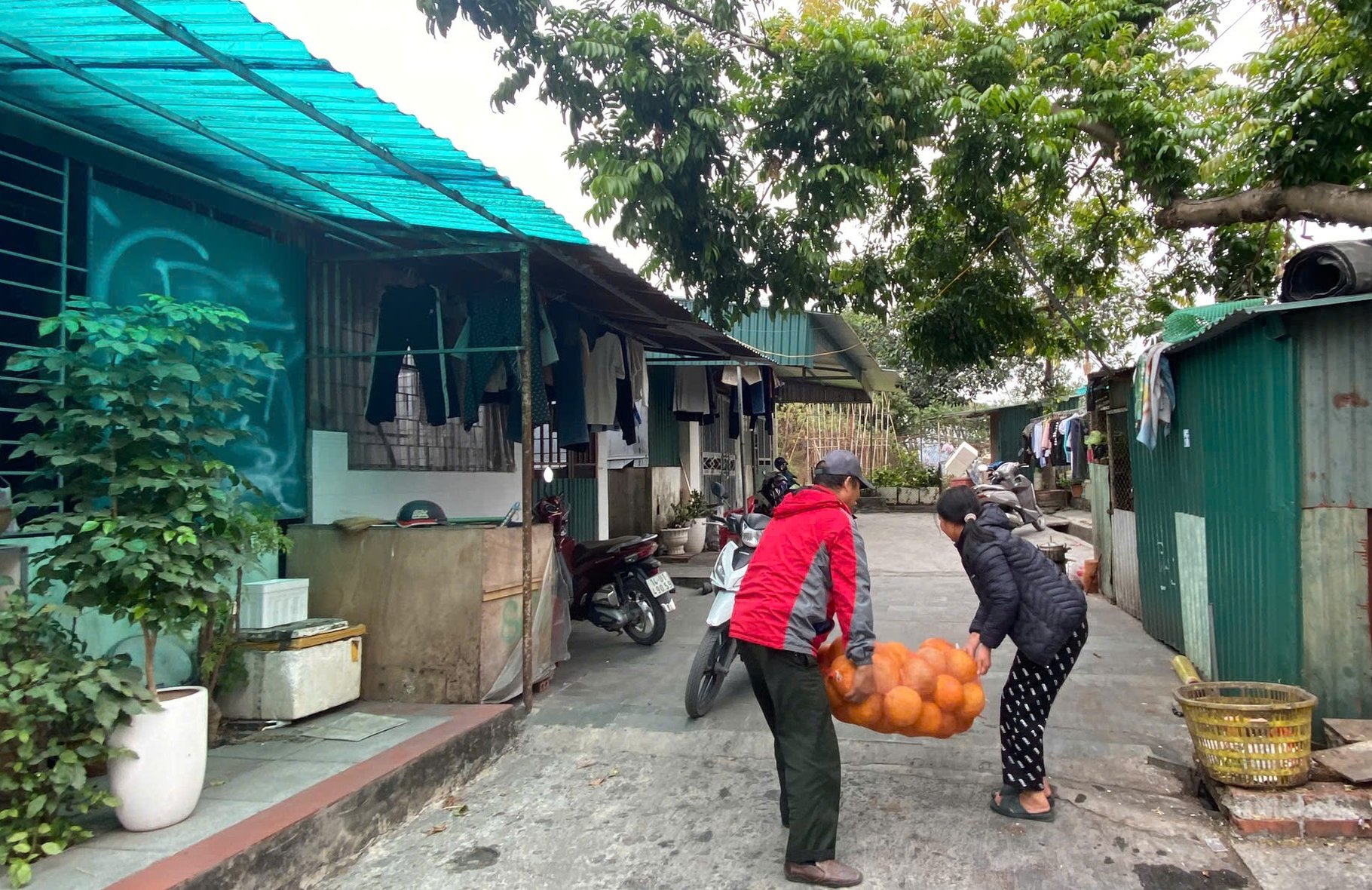 Gần trăm hộ dân hồ hởi về nhà sau 3 tháng phải di dời vì sạt trượt- Ảnh 3.