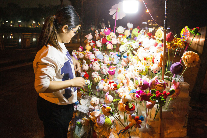 Wool products shaped like animals or flowers are sold at a stall on Nguyen Dinh Thi Street, Tay Ho District, on the evening of March 4. Photo: Thanh Nga