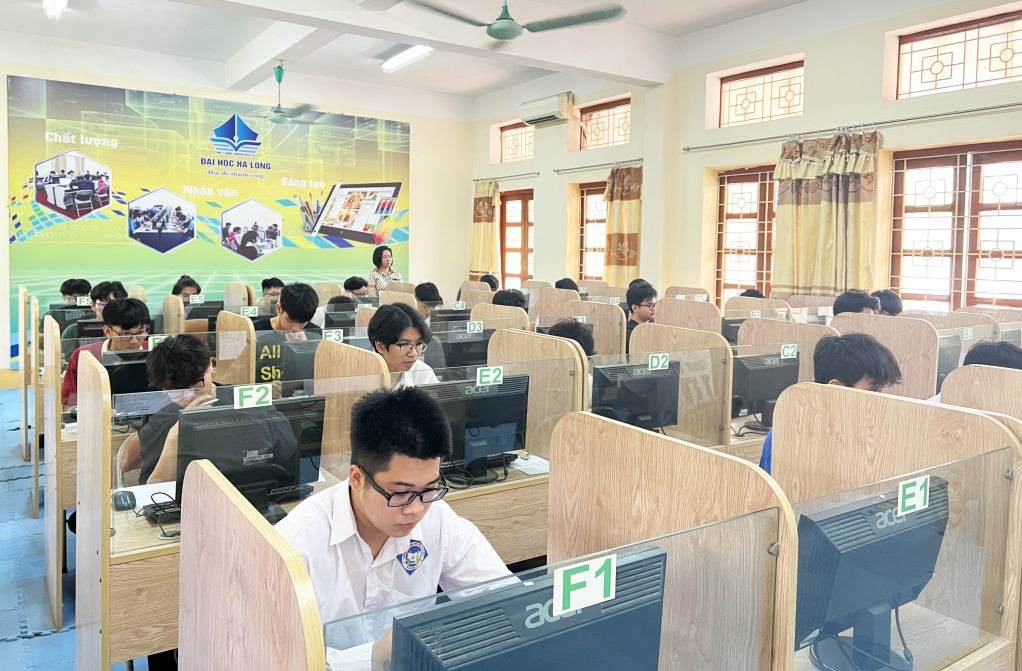 kỳ thi Đánh giá tư duy lần này của Trường ĐH Bách khoa Hà nội tổ chức tại Đại học Hạ Long được triển khai bằng hình thức thi trắc nghiệm, trực tuyến trên máy tính.