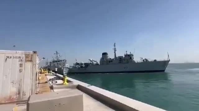 Two British minehunters collide in Bahrain