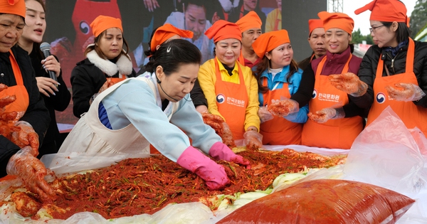 200 người cùng làm kim chi Hàn Quốc tại Đà Lạt