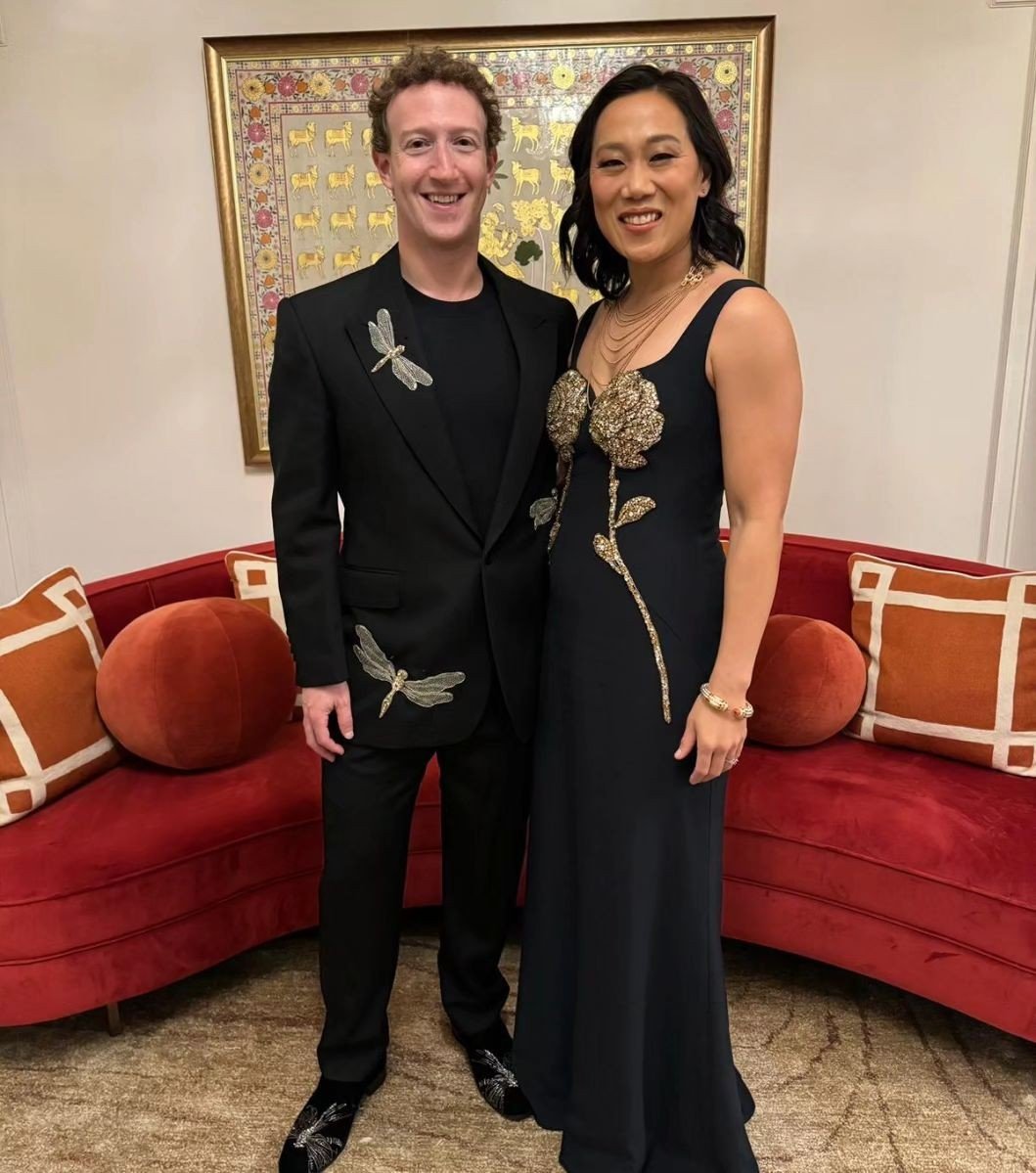 Le patron de Facebook, Mark Zuckerberg, et sa femme attirent l'attention lors d'une photo de mariage à 120 millions de dollars 1